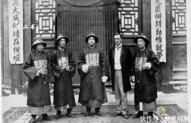 清军|清末老照片：镜头下真实的清军士兵、义和团拳民跪在地上接受审讯