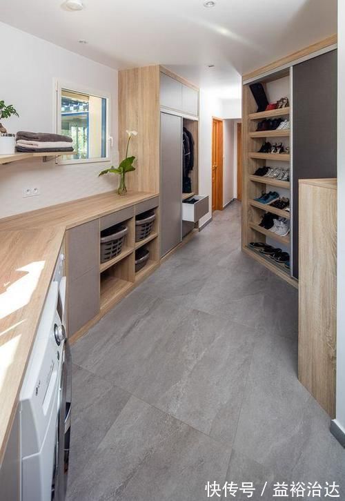 打卡|家里面积足够,腾出一间洗衣房,兼具洗晾晒和杂物收纳,一地多用~#每日打卡#