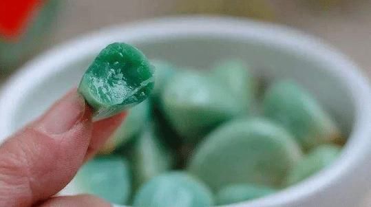 腌腊八蒜，做好“4步”，一周就变绿，脆爽美味，就着饺子吃好香