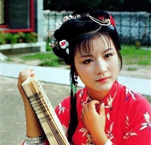 贾母#被迫搬离大观园后,薛宝钗露出了本来面目,史湘云对此说了两个字