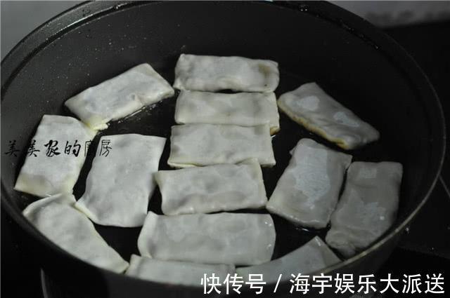 早餐别吃油条了,教你懒人做法,2块钱馄饨皮就搞定,比油条更香