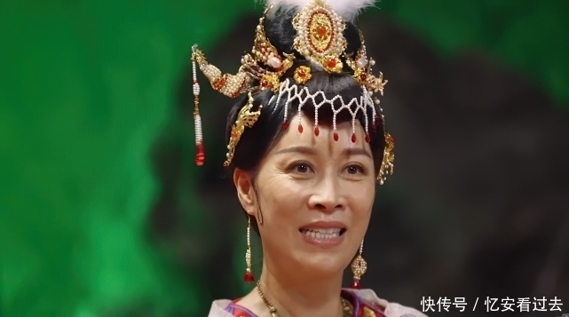 不老女神|周洁琼上演最美“蜘蛛精”，当灯光暗下的那一刻，她的真容暴露了