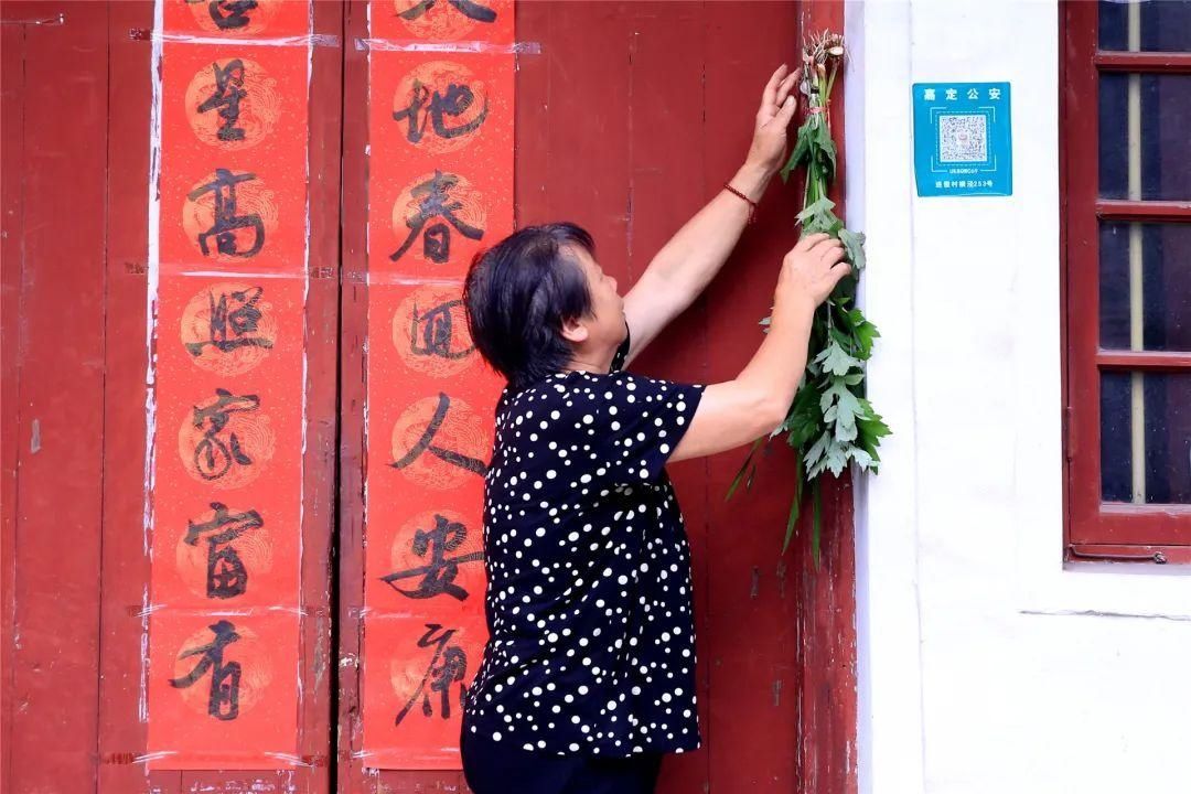 端午|端午习俗除了吃粽子,还有这个标准动作!