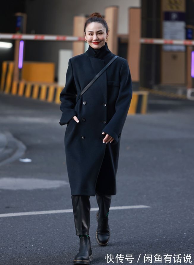 大方 秋冬大衣怎么穿更显贵?学45岁博主用“同色系”,秒变人间富贵花