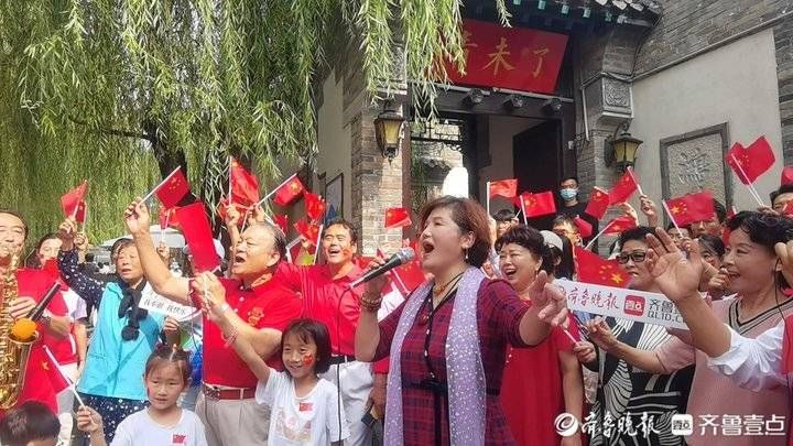 歌唱祖国|歌声中祝福祖国，齐鲁志愿者在百花洲畔“益”起唱响红歌