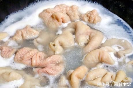 洗猪大肠原来如此简单,不放醋也不放小苏打,快速洗净无腥臭味