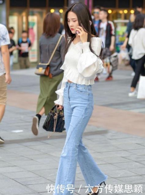 街拍美图街头小姐姐的装扮,十分清新可人,彰显落落大方的气场