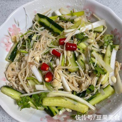 凉拌黄瓜|凉拌黄瓜金针菇～我家吃了十年，竟然还没吃腻