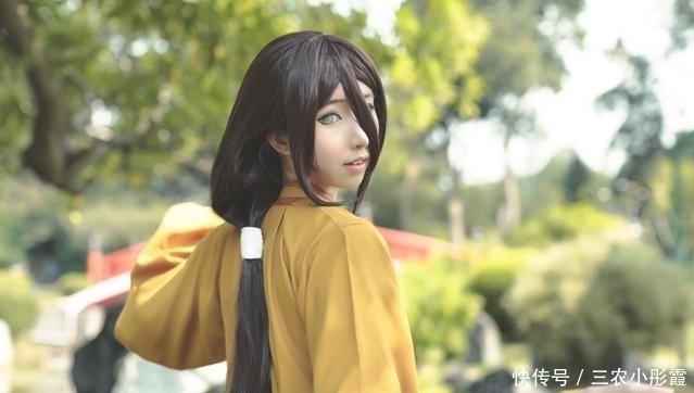 真人|火影忍者：火影cosplay你喜欢吗？小南神还原，纲手比真人还美！