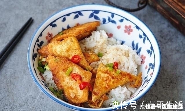 嫩豆腐|煎豆腐时，不要直接下锅，多加一步，豆腐焦黄又嫩滑