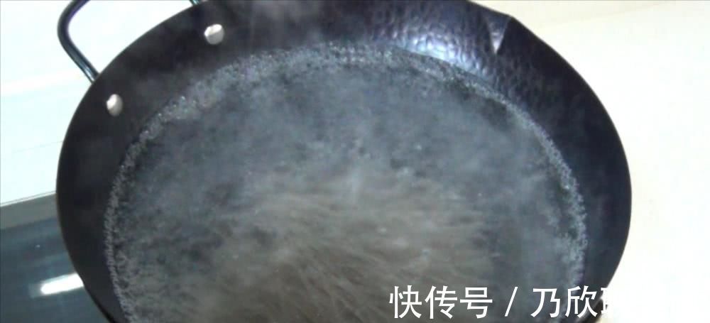 技巧|豆芽炒粉条,地道家常菜,教你一个小技巧,豆芽入味,越嚼越香