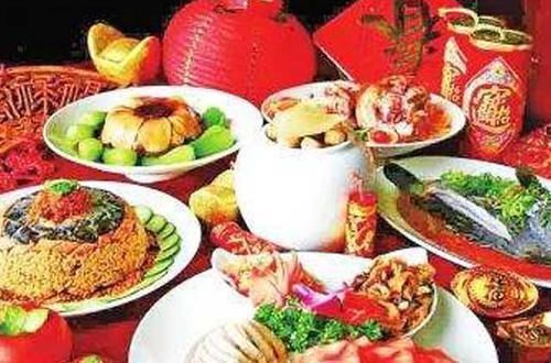 每逢过年美酒佳肴满桌,忌吃喝过度,4点帮你躲过 “美味综合症”