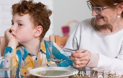 孩子|两三岁的小朋友,中午吃完饭就去睡觉了,睡到三四点起来后需要煮东西给宝宝吃吗?