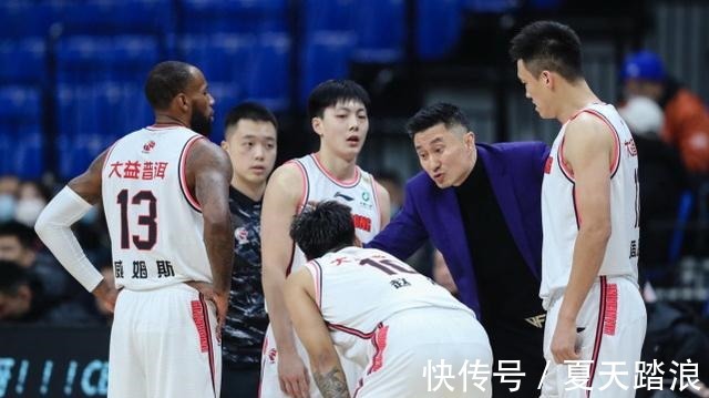 比赛|1战广厦3人受伤，赵岩昊被打掉2颗牙齿，广东男篮2战伤6人