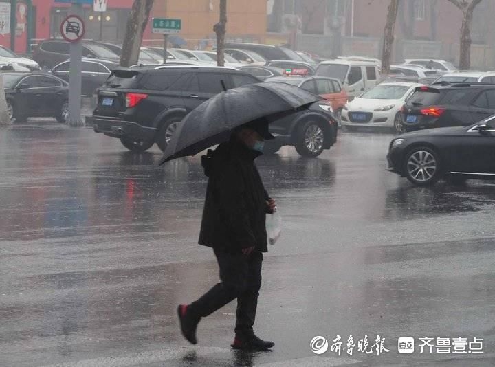 好雨知时节，济南雨雾朦胧，美如江南