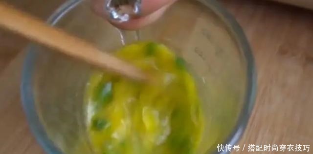 鸡蛋灌饼最简单的做法,学会这个小技巧,保证个个鼓大泡