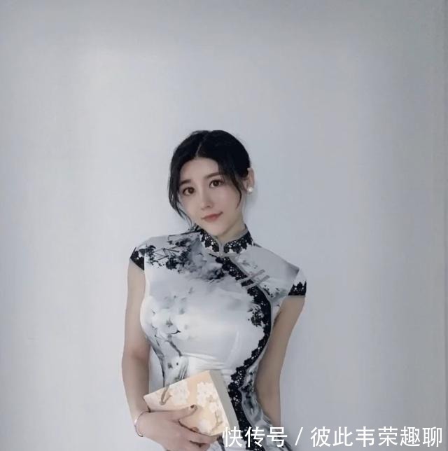 小个子 简洁的无袖裙子，以高档风格展现出简约优雅