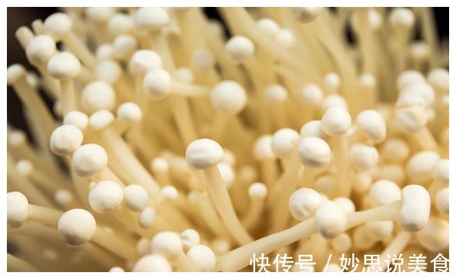 买金针菇，是选白色的还是黄色的老农民告诉你，别再买错了