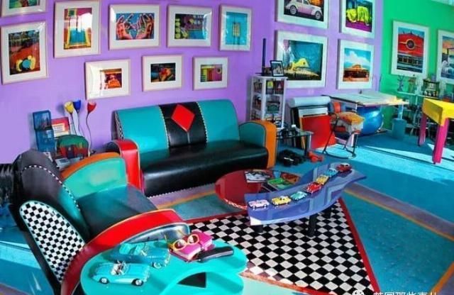 色彩|美国艺术家把自家改造成彩虹屋这色彩,意外的辣眼好看啊