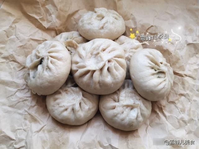 发酵|夏天这菜蒸包子清香好吃健脾胃，韭菜芹菜靠边站，暄软馅大吃不够