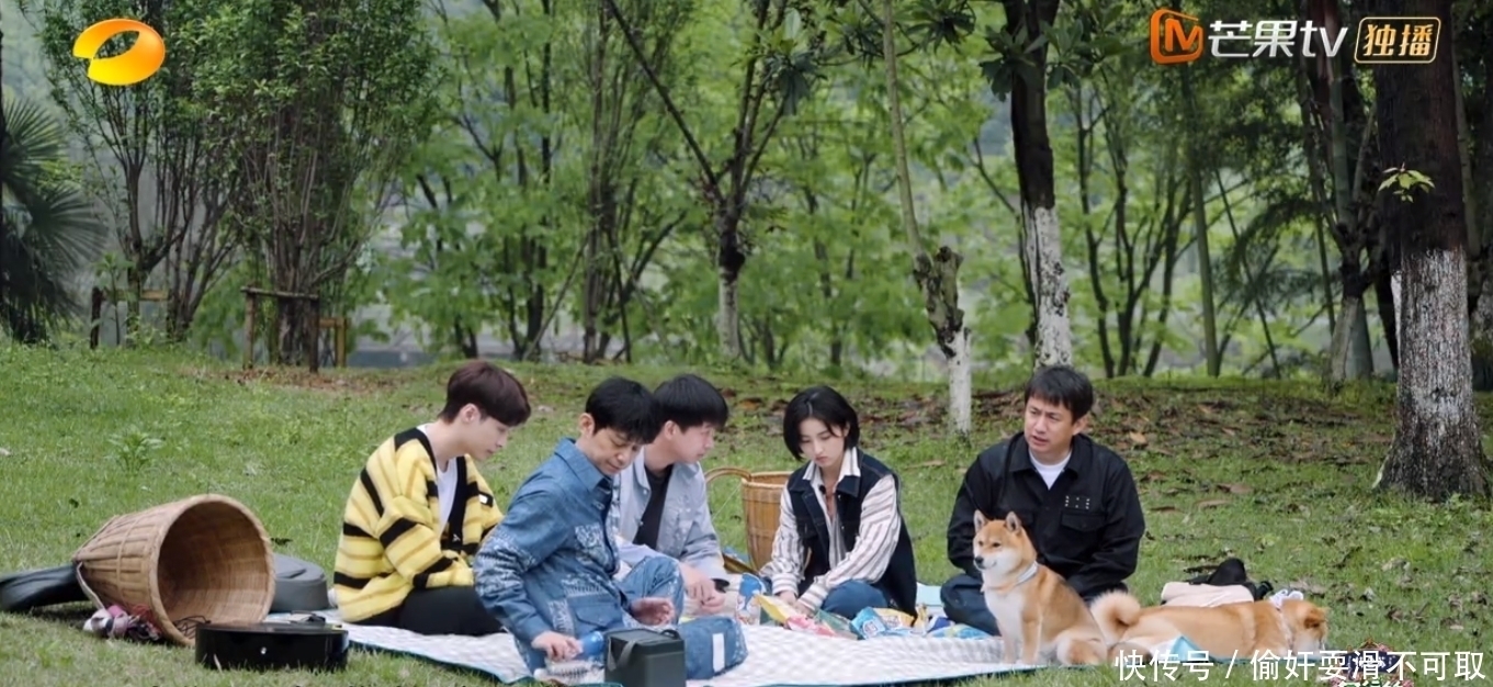 本行|张艺兴录综艺不忘老本行,深夜爬窗练舞,黄磊何炅看了直心疼