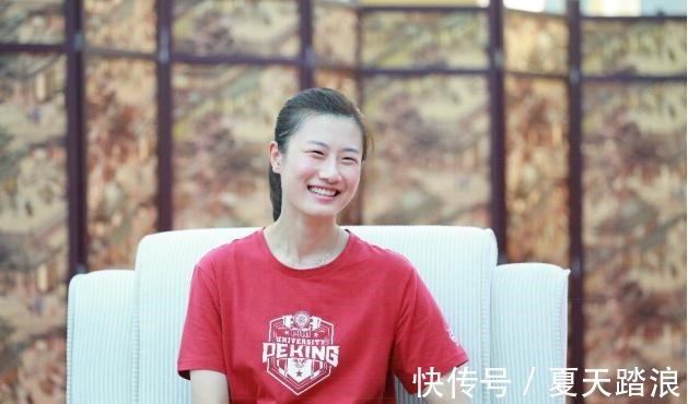 大满贯|31岁丁宁退役后恋情曝光与男生牵手逛街,甜蜜互动,粉丝送祝福