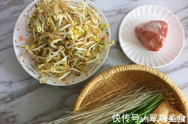 所示|豆芽炒粉条想要做得好吃,多加一步操作,豆芽鲜脆粉条爽滑太过瘾