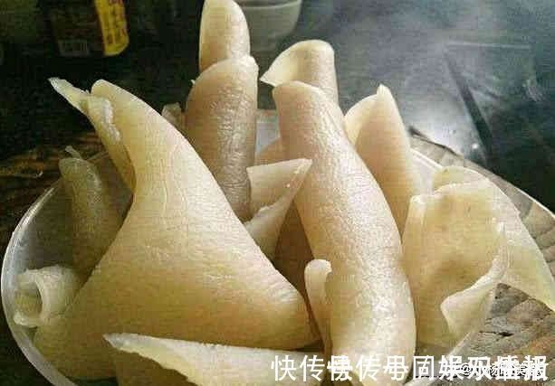 猪皮别只会做皮冻，学会这种做法，比猪蹄更补胶原蛋白