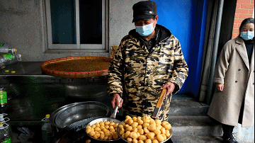 天妹|余杭退休夫妻做这门生意，每天一站就是12个小时！有人从国外下单，忘不了这味道