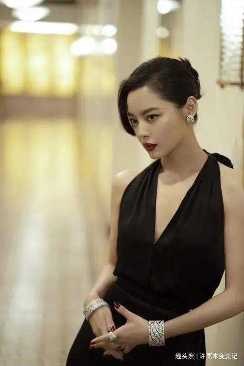 手镯 女人适合戴“手镯”还是“手表”三个理由告诉你,戴错很尴尬