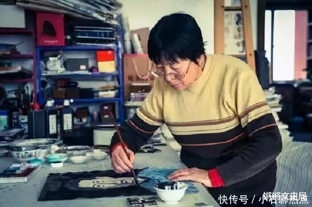 邵炳凤70多岁农村老太,意外拿起孙子画笔,练成国际画家
