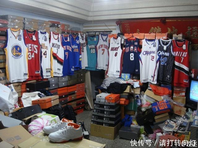 “穷”得只剩鞋!为上千双稀有球鞋,神秘大神家中只剩电视、板凳
