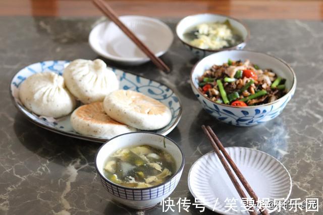 蛤蜊蒸蛋|母女仨的午餐,瞬间走红朋友圈,网友:难怪孩子个高体形匀称