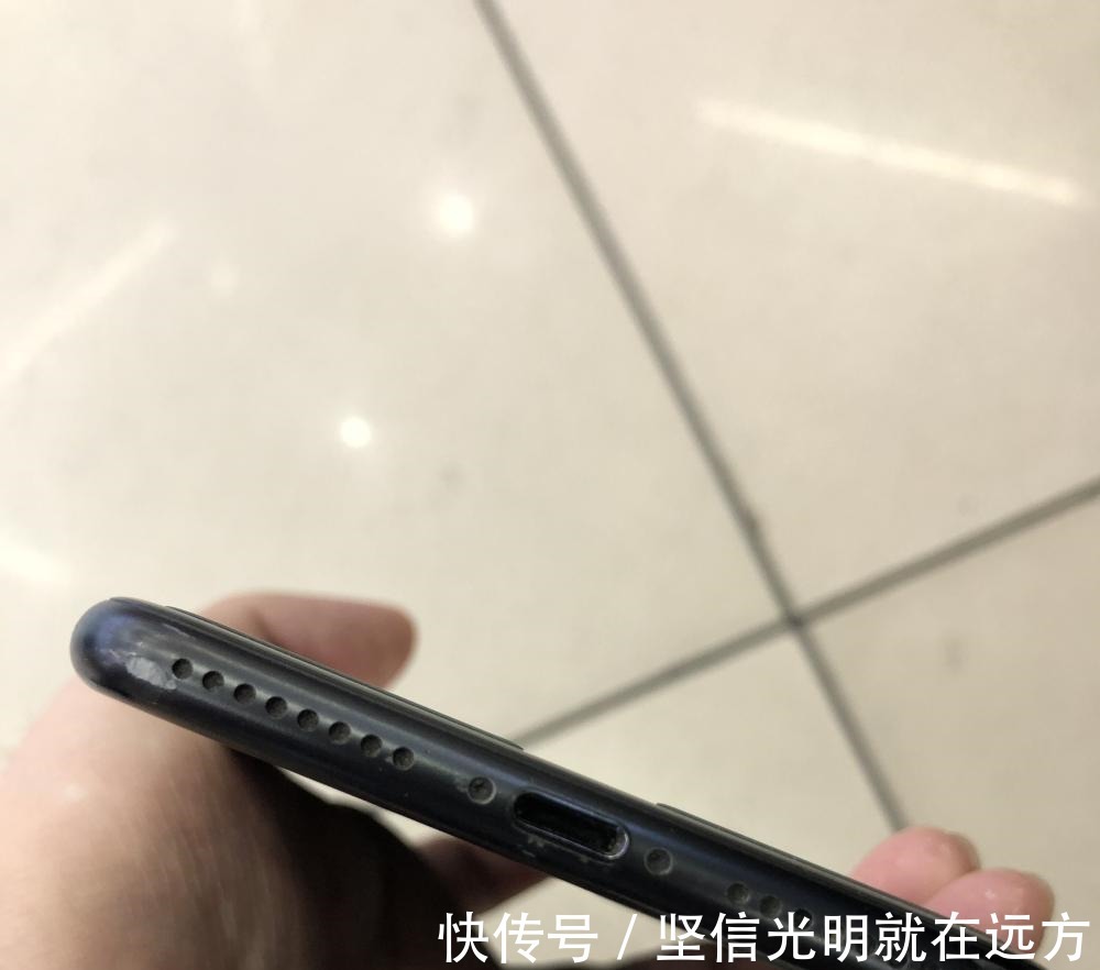 扬声器|网友在二手平台买iPhone7Plus, 面交后才知道水有多深。