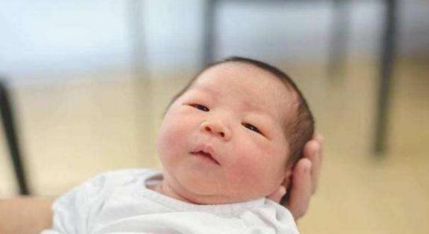 宝宝|宝宝枕头又硬又高，脑袋睡圆就聪明？错，妈妈们赶快把枕头换了