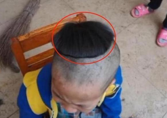头型|“不靠谱奶爸”给娃理发,看到头型娃瞬间崩溃,网友:哪来的自信