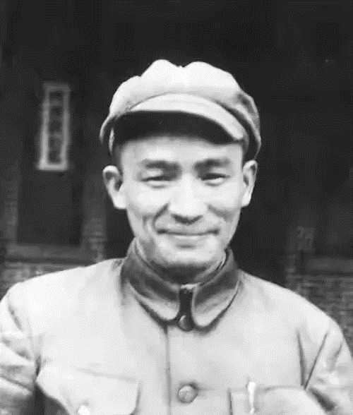 陈伯达$任伟人秘书长达31年的陈伯达，楷书浑厚温婉，平和自然，行书散淡