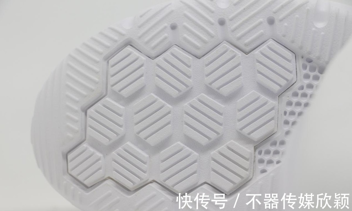 咕咚5k 百元跑鞋怎么选?咕咚5K运动跑鞋带给你超值运动体验