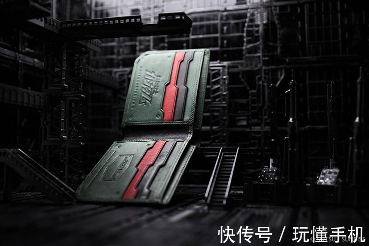 皮革 高达联名皮革产品:三大经典招牌机甲均亮相