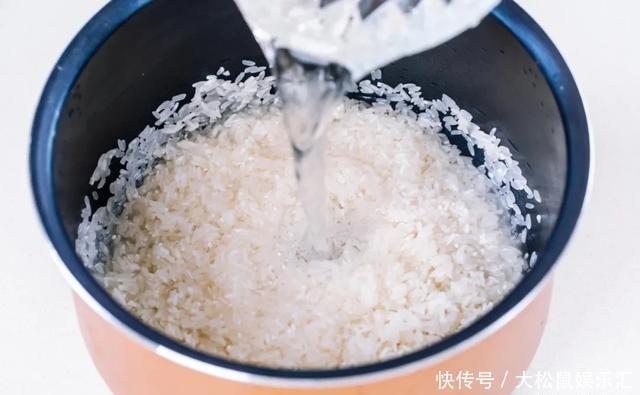 秋天|深秋三宝饭,秋天不吃它就白过了,不加一滴油,省事一锅焖