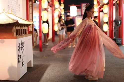 学生们$将校服换成汉服为啥行不通?无外乎这3个原因,呼声大也没办法