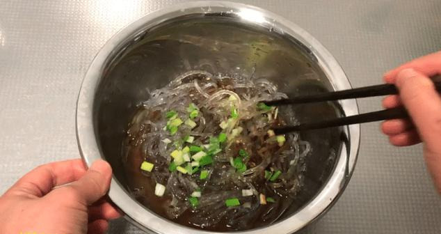 花椒粒|天冷了,红薯粉条这样吃太过瘾了,简单有营养,再也不想炖白菜了