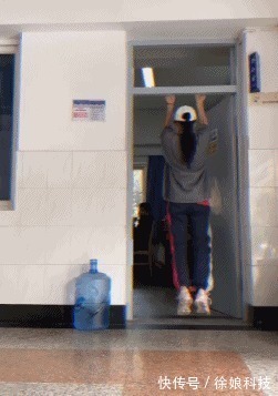 精照|37岁体育老师的“腰精照”能有多撩人看到这身腹肌,你还要逃课