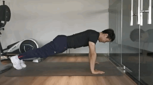 卡路里|男性一口气做多少俯卧撑算优秀？若过40岁，不妨对照表格自测一下