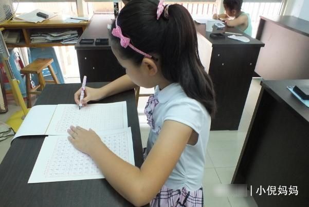 孩子错误的坐姿竟然会影响身高看完这几点,家长是不是很后悔