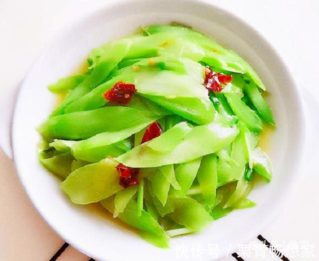 大忌|炒莴笋,直接下锅炒是大忌,多加1步,莴笋不变色,清脆口感好!