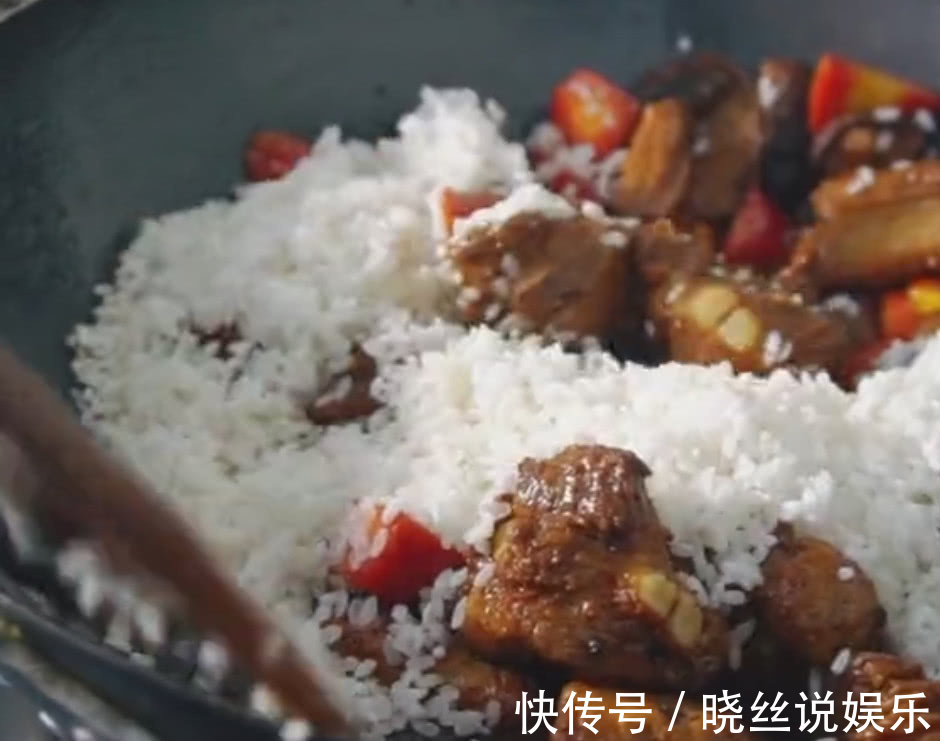 葱段|排骨不要炖土豆了,媳妇给里面倒了一碗面粉,老公不够吃了