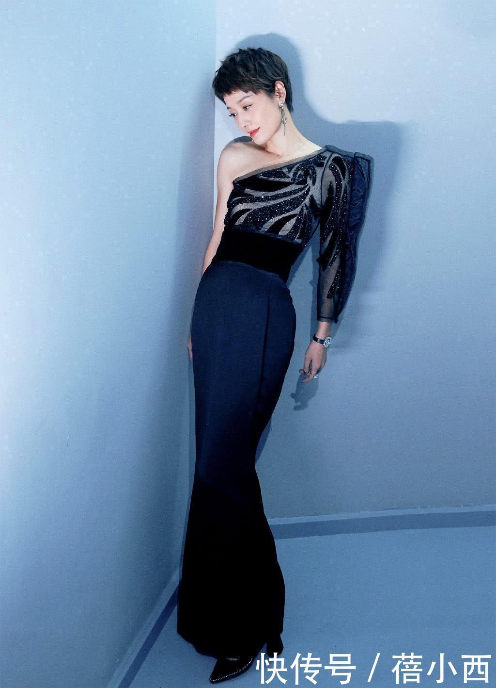高跟鞋|“马伊琍”身材骨感不输超模,阿姨年纪穿抹胸套装,轻松美出圈