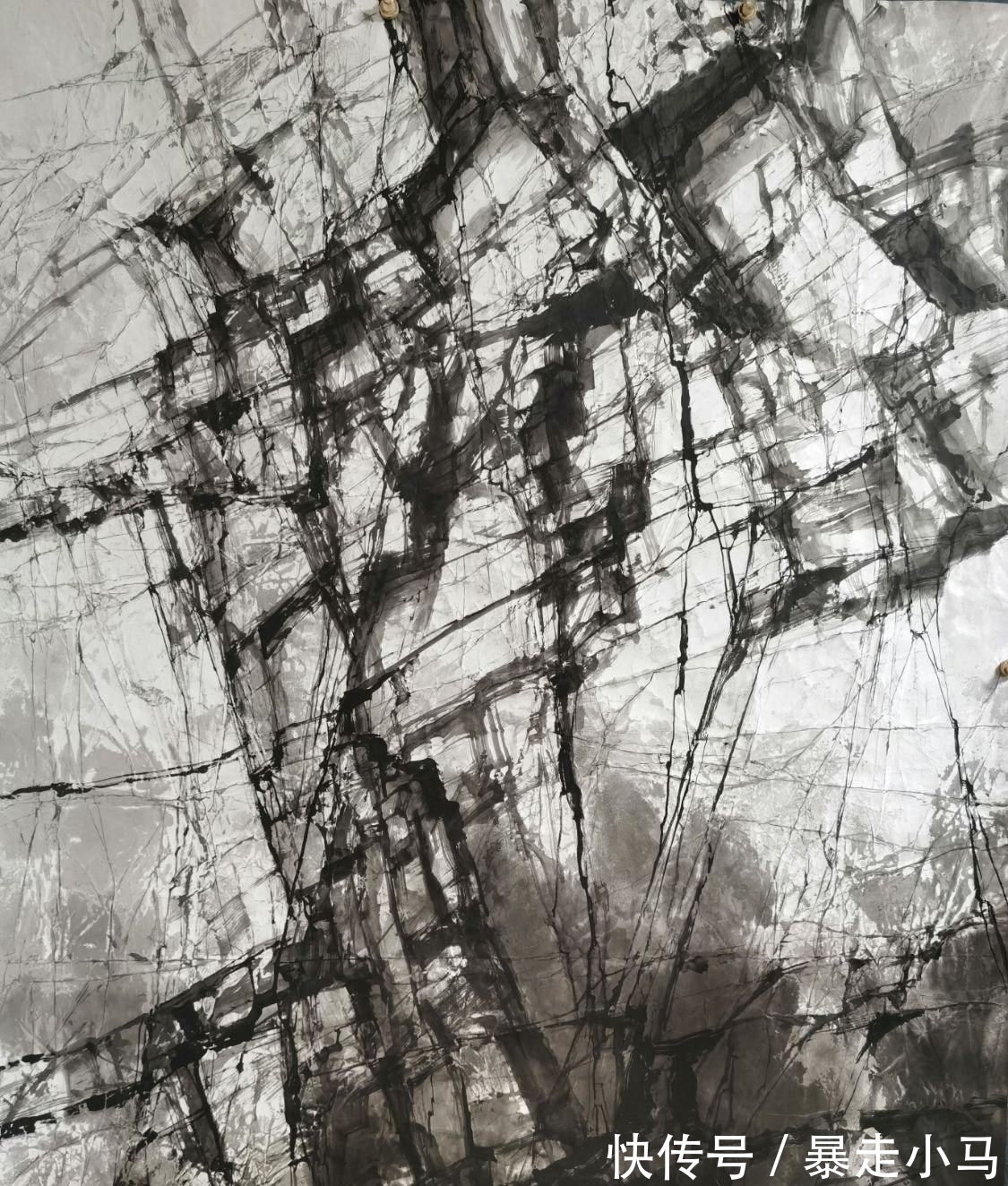 画法@赵寒翔不顾批评,搞国画创新,用涂鸦颠覆传统山石技法?