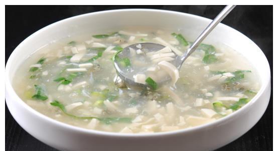 阿贝|13岁女孩168厘米,医生:3物或是身高“加速剂”,别不舍得